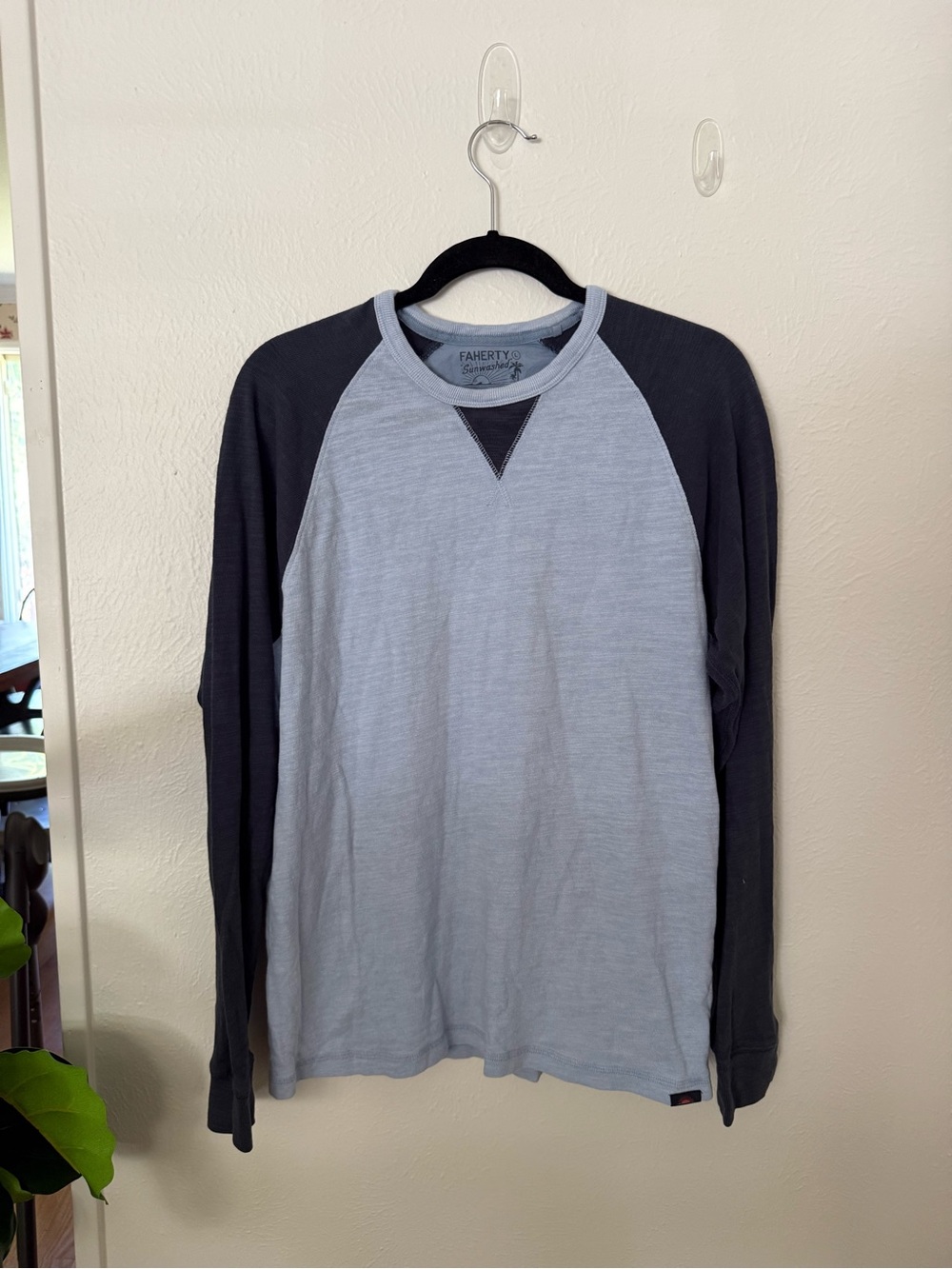 Faherty Sunwashed Raglan Long Sleeve Shirt Sz L